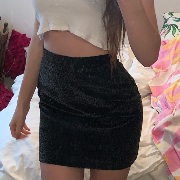 VINTAGE❤️ cheetah print velour skirt - Picture 2 of 9